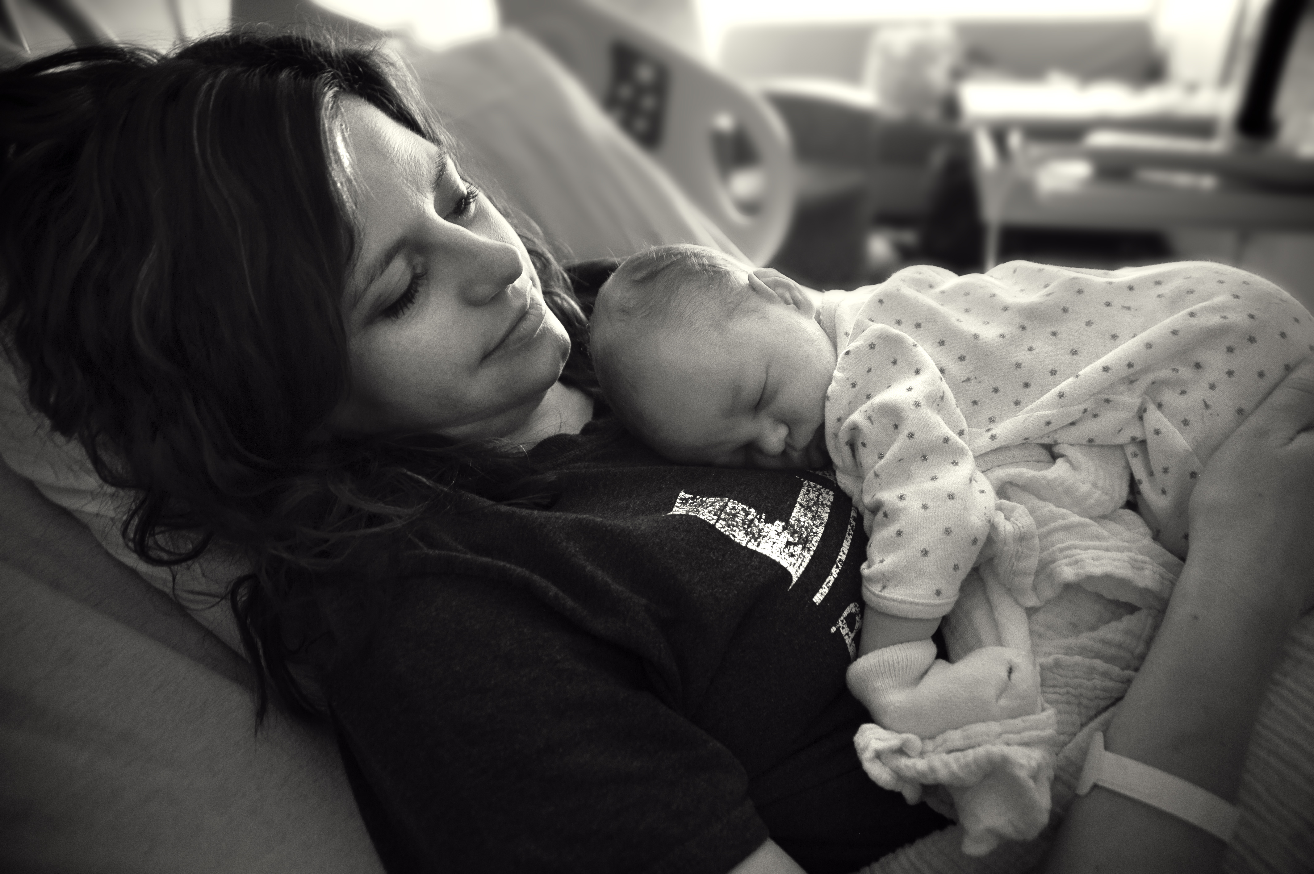 photo of Brooklyn sleeping on Diana's chest in the hospital